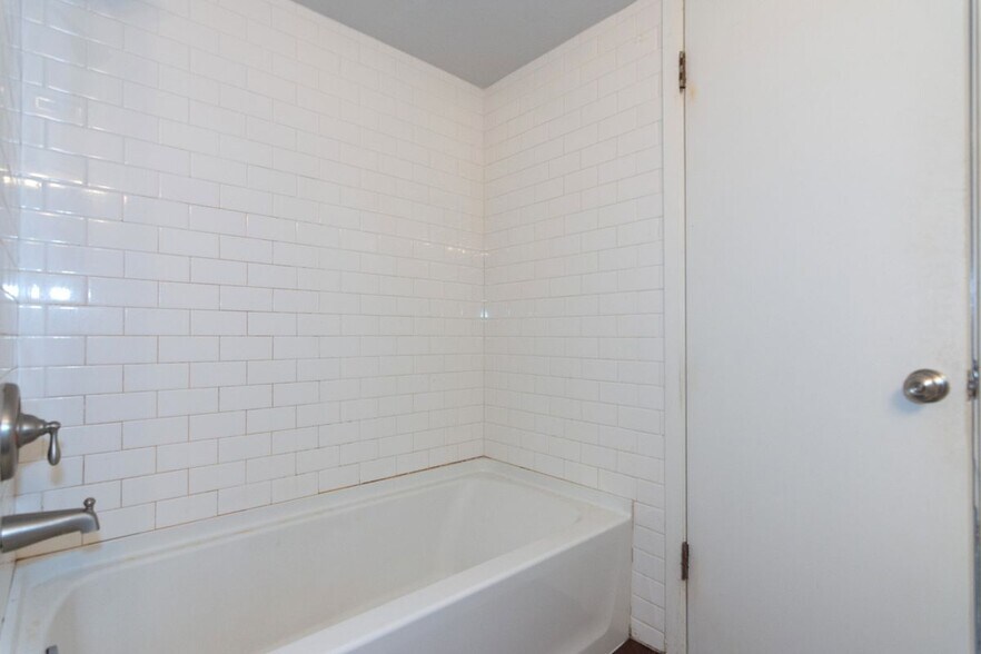 Building Photo - 3115 Helms St