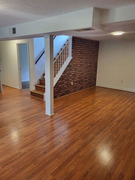 Building Photo - 13416 Hillendale Dr