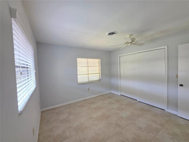 Building Photo - 1379 Cambridge Dr
