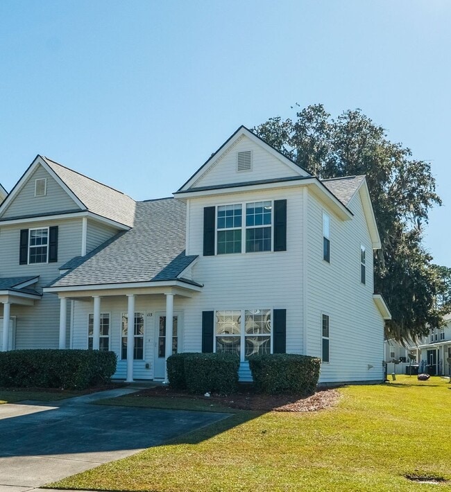 Building Photo - Live the Sumter-style Life in Summerville!