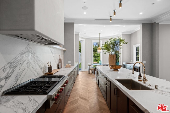 Building Photo - 616 N Alpine Dr