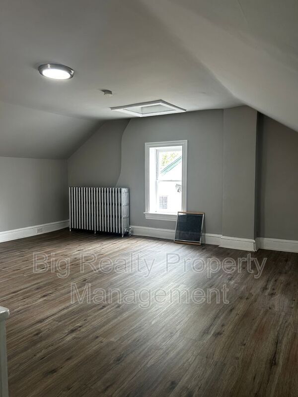 Building Photo - 262 Beech St