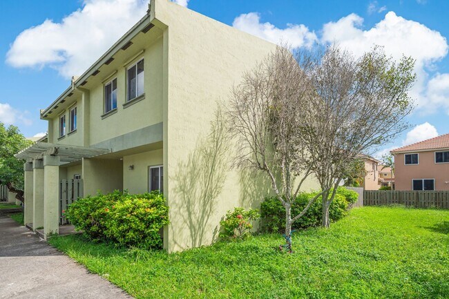 Building Photo - Beautiful 3-bedroom, 2.5-bath two-story townhouse in a well managed community