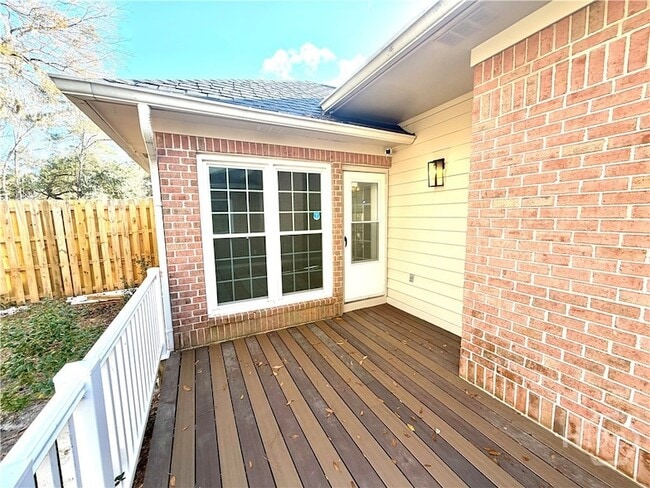 Building Photo - 6 Oak Park Pl