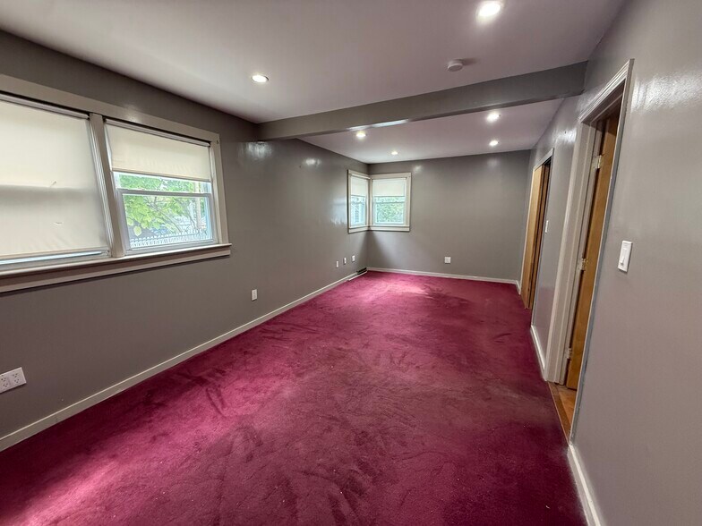main bedroom - 28 Lake Rd