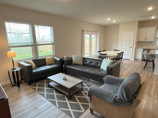 Building Photo - Beautiful corner home in Wendell- 3 Bedroom 2.5 bath - wonderful amenities!