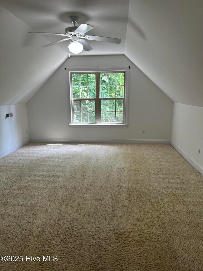 Building Photo - 8854 Plantation Landing Dr