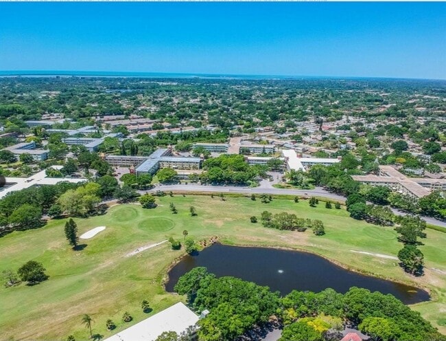 Building Photo - 2458 Columbia Dr