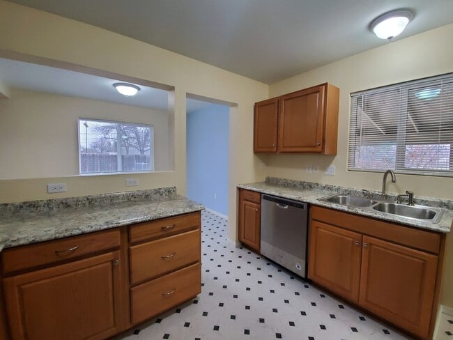 Building Photo - 200cu