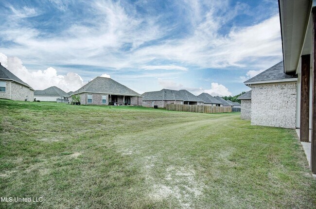 Building Photo - 117 Southern Oak Wy