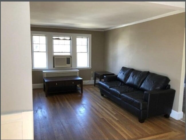 Building Photo - 45 Sycamore St