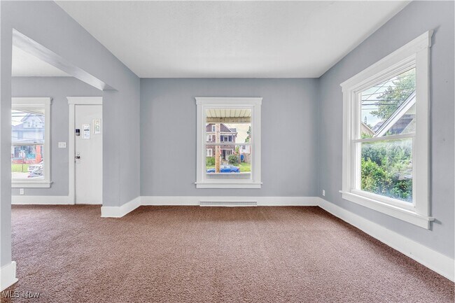Building Photo - 204 Broad Ave NW
