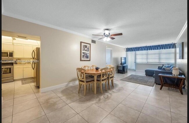 Building Photo - 3725 S Ocean Dr