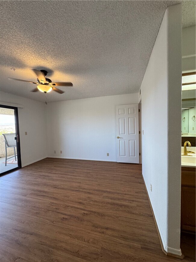 Building Photo - 2022 Merrill Ln