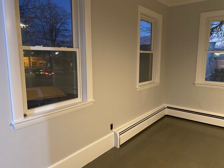 Living room - 92 Walnut St