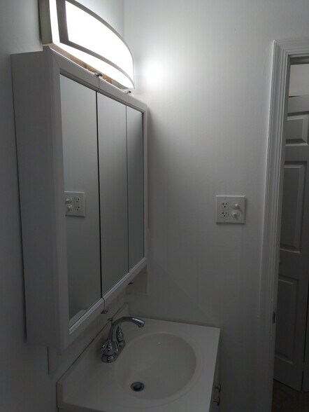Bathroom - 12 Reliance Ct