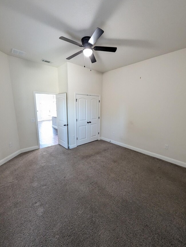 Building Photo - 2401 Spur Ln