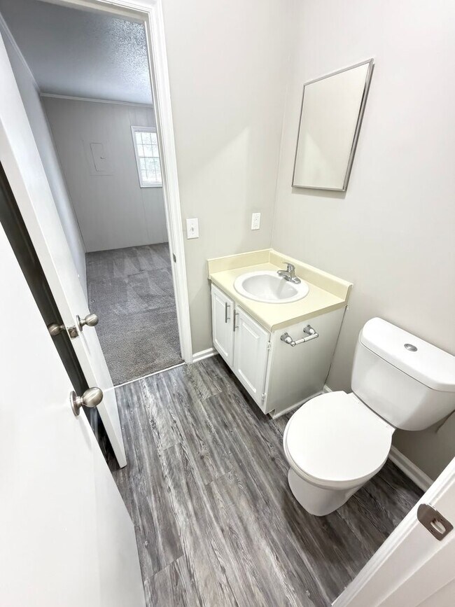 Building Photo - 3 Bedroom