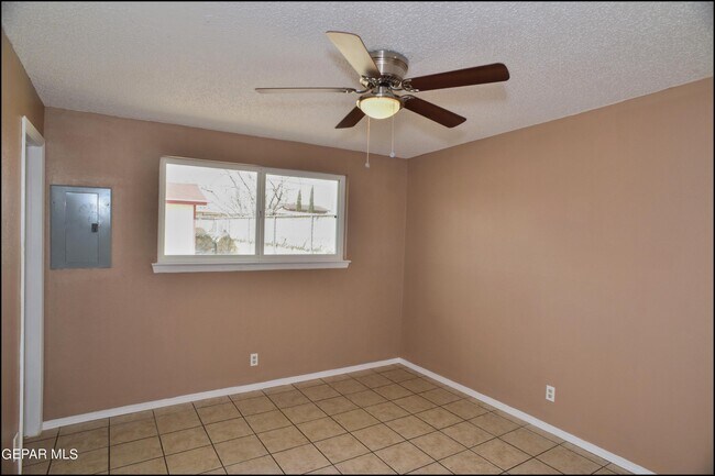Building Photo - 9004 Acatlan Ln