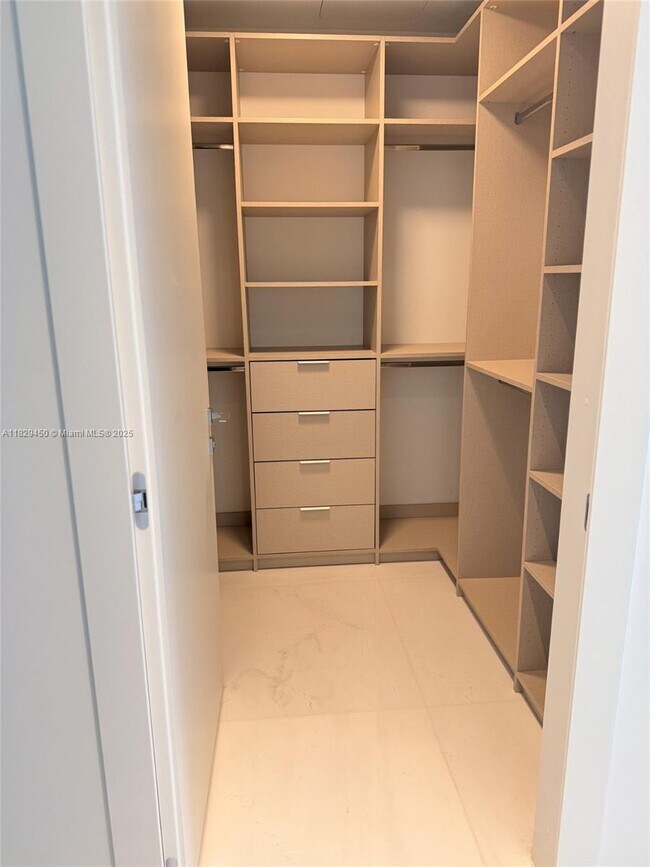 Building Photo - 300 Biscayne Blvd Way
