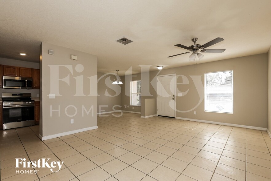 Building Photo - 1212 E 108th Ave