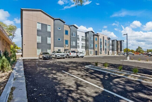 Primary Photo - The Bookcliff: Chic 1-Bedroom Retreat: Sop...