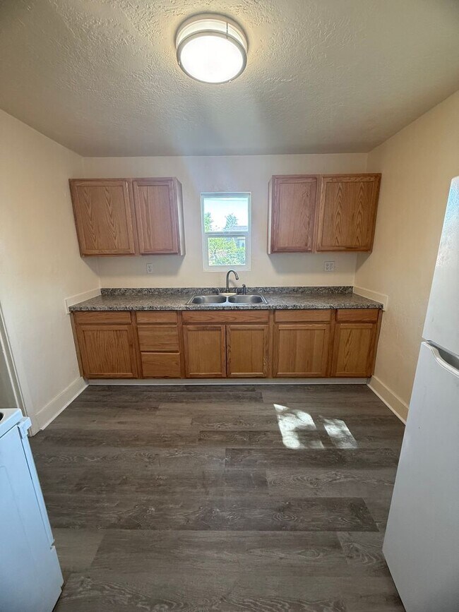 Building Photo - 2 bedroom 1 bath House