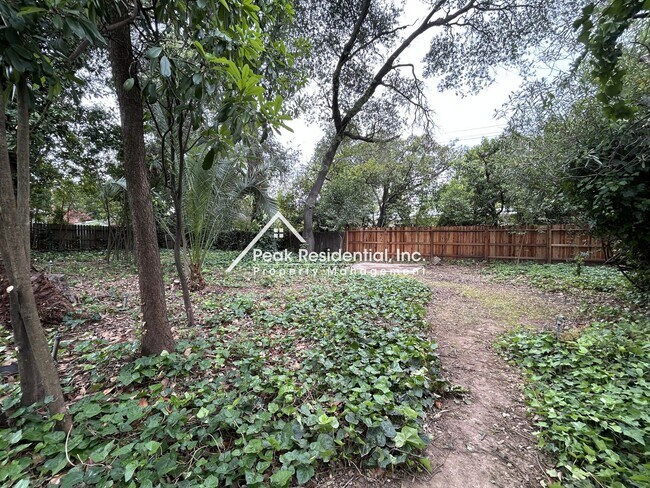 Building Photo - Charming 3 bedroom 2 bathroom House!