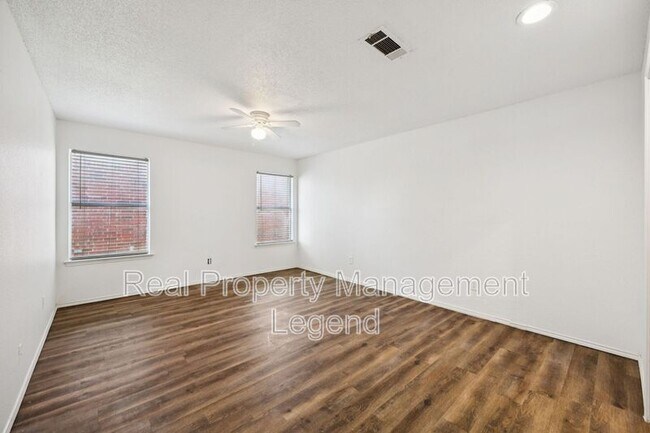 Building Photo - 8109 Dripping Springs Dr