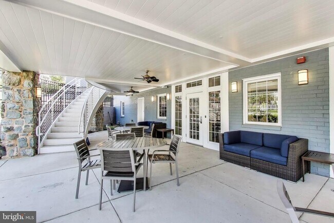 Building Photo - 4139 S Four Mile Run Dr