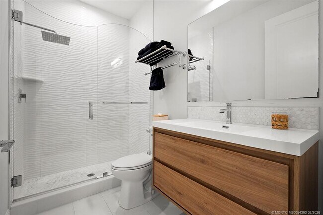 Building Photo - 521 SW Ocean Blvd