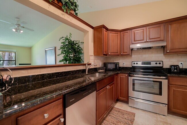 Building Photo - 13095 Belhaven Ct