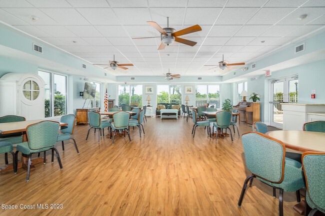 Building Photo - 1000 Ocean Park Ln