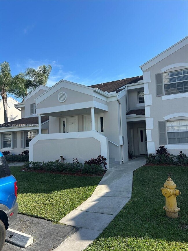 Building Photo - 2268 SE 27th Dr