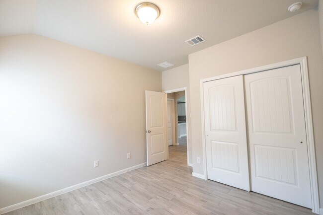 Building Photo - 388 Kendall Crest Dr