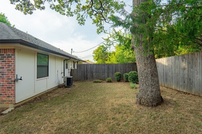 Building Photo - 6616 Parkview Ln