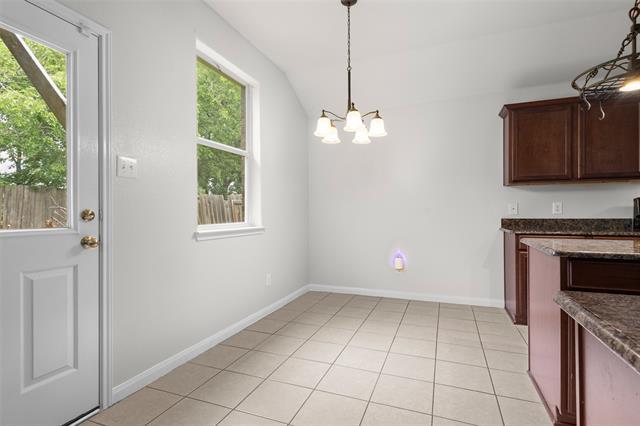 Building Photo - 1104 Primrose Dr