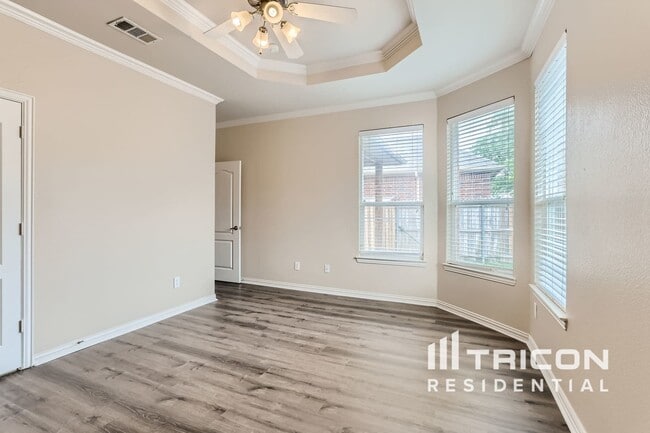 Building Photo - 15904 Alvarado Dr
