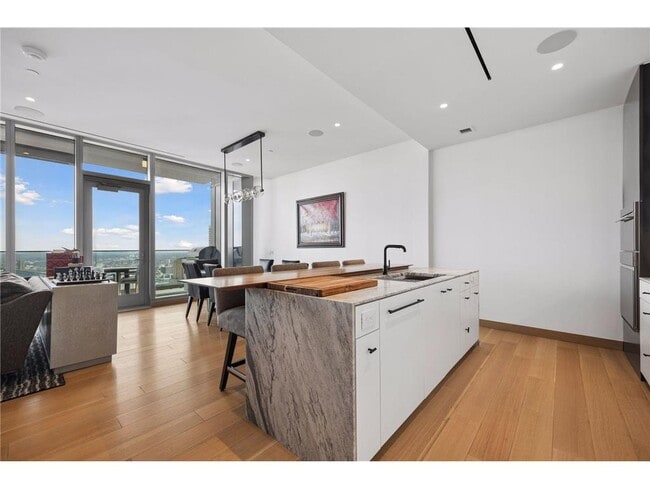 Building Photo - 255 Hennepin Ave