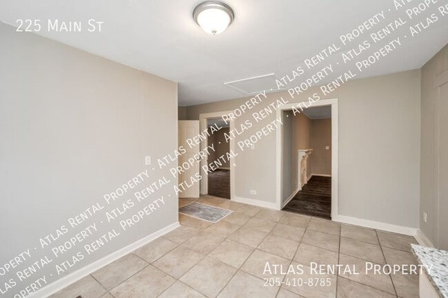 Building Photo - 225 Main St