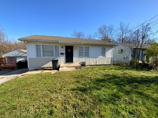 Building Photo - 3 Bedroom House