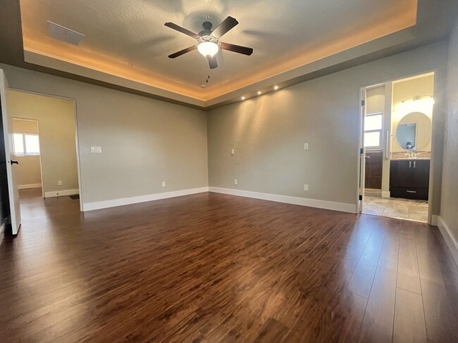 Building Photo - The perfect 2 bed/2bath with office patio home in the beautiful Hazelwood community just off Lake...