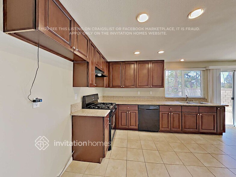 Building Photo - 27858 Crosspath Ave