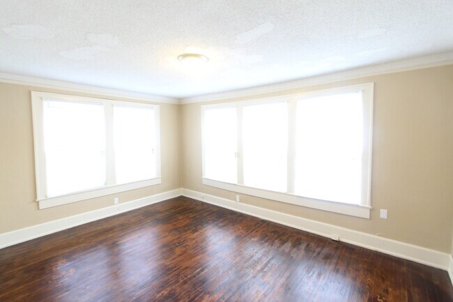 Building Photo - 1605 4th Terrace W