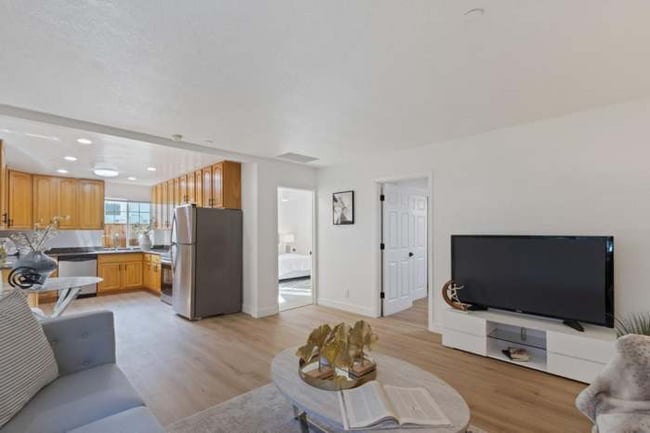 Building Photo - 383 N Sunnyvale Ave