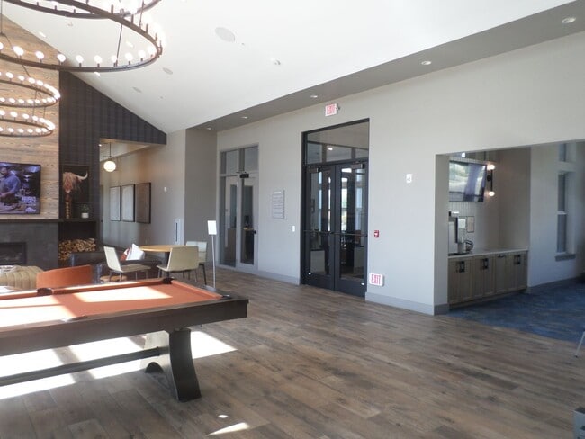 Building Photo - 6935 70th Ct