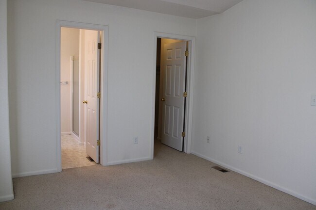 Building Photo - Rent Reduced! 3 Bedrooms, 2.5 Baths & a Layout Designed for Living