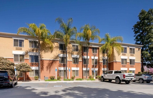 Building Photo - 1377 W Glenoaks Blvd
