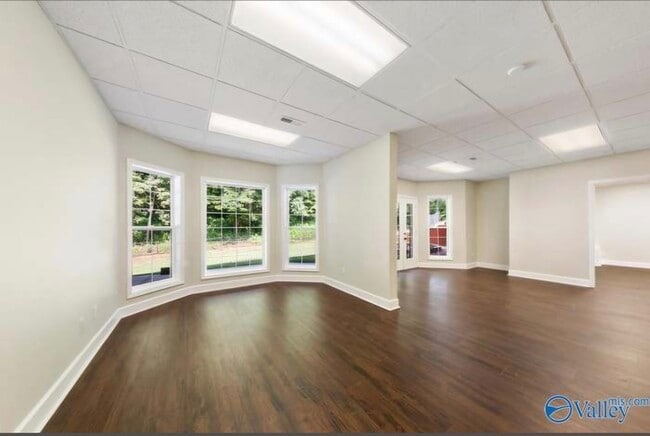 Building Photo - 104 Elm Cove