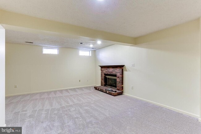 Building Photo - 6388 New Haven Ct